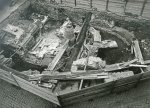 Plocha archeologického výzkumu na Betlémském náměstí v letech 1948 a 1949 s odkrytými pozůstatky kostela. © ARÚ Praha, pozůstalost L. Hrdličky.